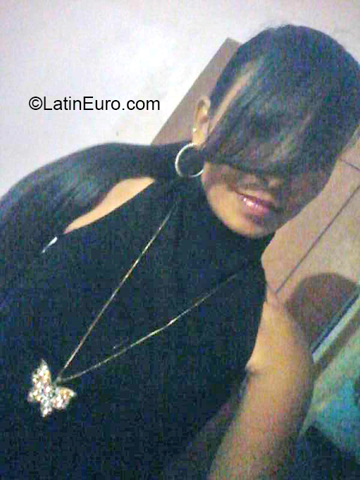 Date this foxy Venezuela girl Paola from Maracaibo VE3223