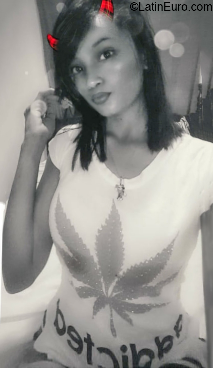 Date this gorgeous Dominican Republic girl Eli from Santo Domingo DO38286