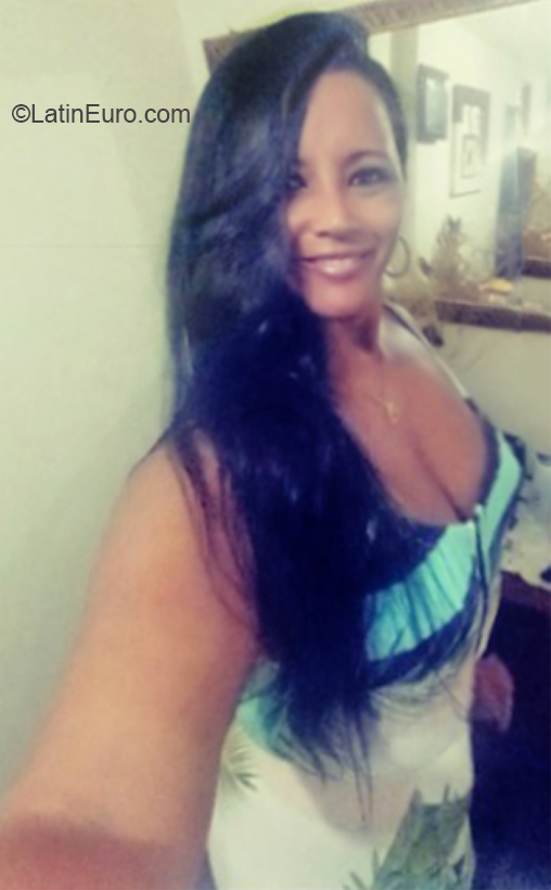 Date this beautiful Brazil girl Ellen from Rio de Janeiro BR11553