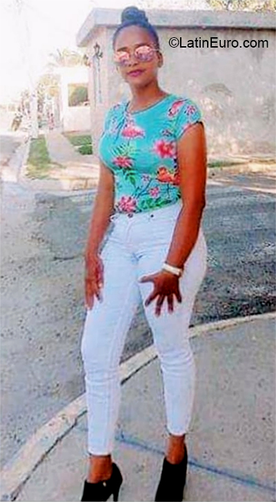 Date this tall Dominican Republic girl Nalia from Dajabon DO38290