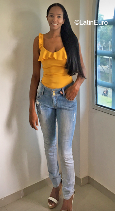 Date this charming Colombia girl Marania from Cali CO27609