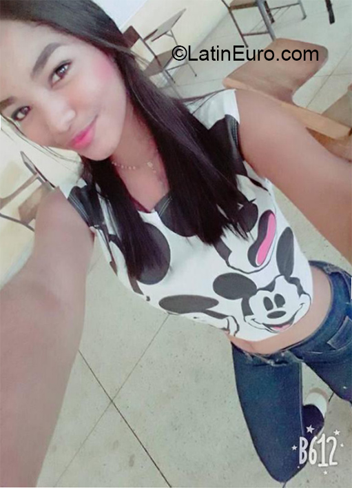 Date this lovely Venezuela girl Mariangel from Falcon VE3269