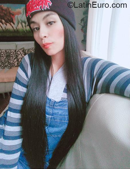 Date this athletic Colombia girl Andrea from Bogota CO27716