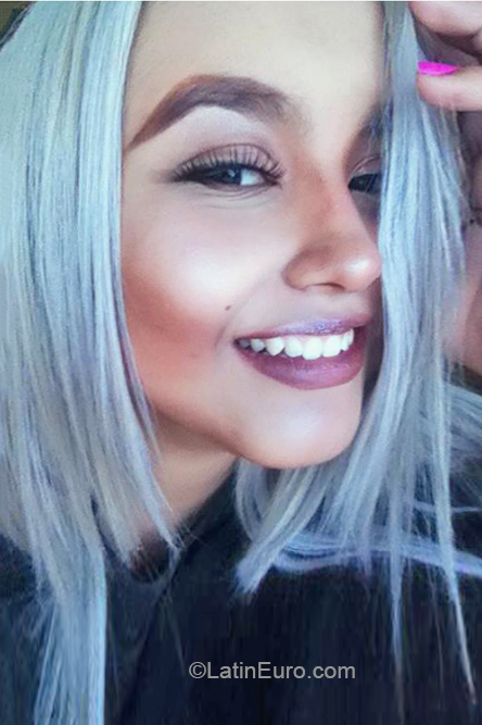 Date this passionate Venezuela girl Gina from Caracas VE3288