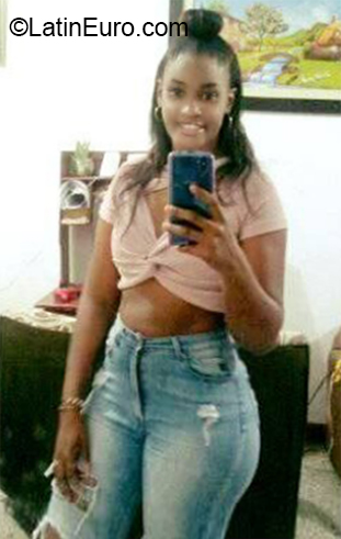 Date this charming Colombia girl Yuliana from Cali CO27739
