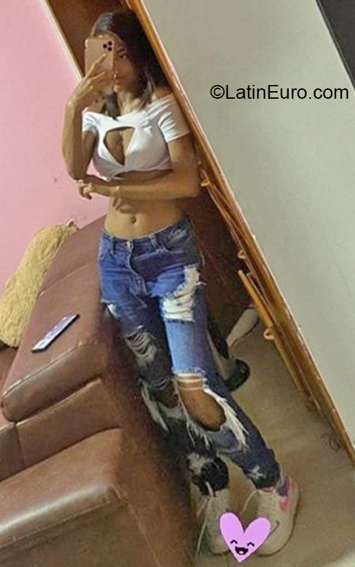 Date this delightful Colombia girl Hillary from Cali CO27742