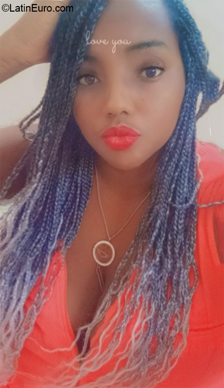 Date this voluptuous Costa Rica girl Vanesa from  CR492