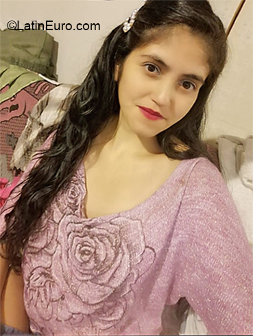 Date this voluptuous Peru girl Evy from Celendin PE1597