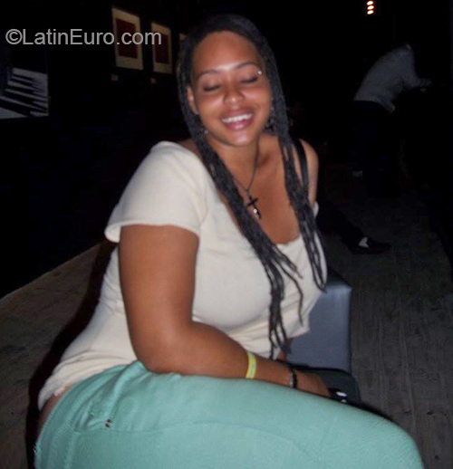 Date this delightful Cuba girl Yanet from Havana CU704