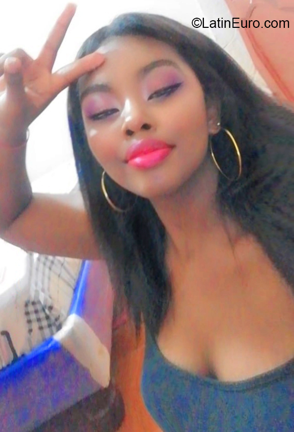 Date this passionate Colombia girl Angela from Ibaque CO27956