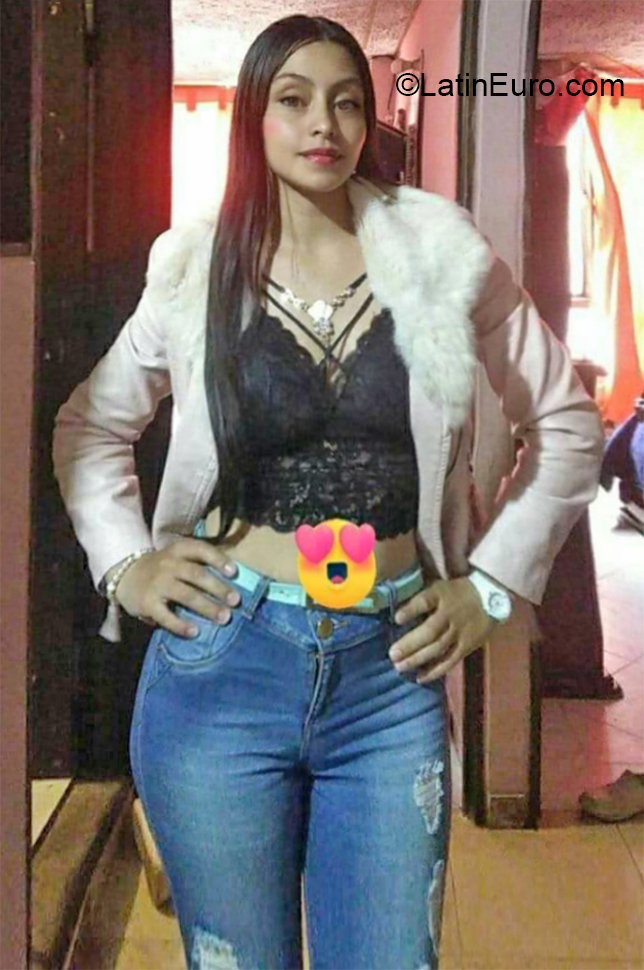 Date this hot Colombia girl Geraldin from Bogota CO27989