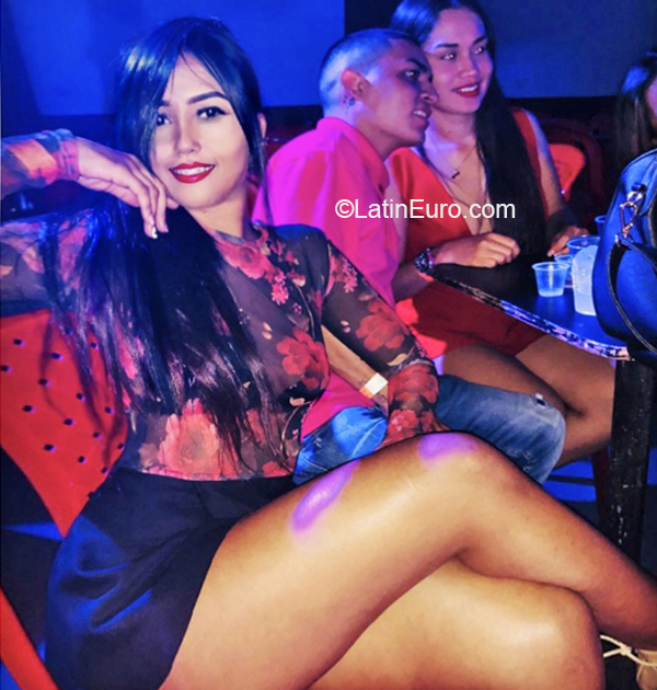 Date this nice looking Colombia girl Stefanie from Cali CO27997