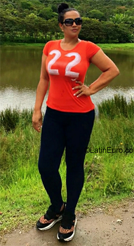 Date this athletic Brazil girl Miriam from Sao Paulo BR11195