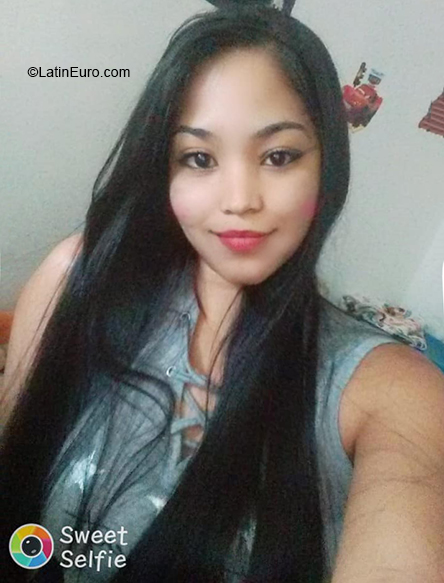 Date this attractive Colombia girl Julieth from Medellin CO33650