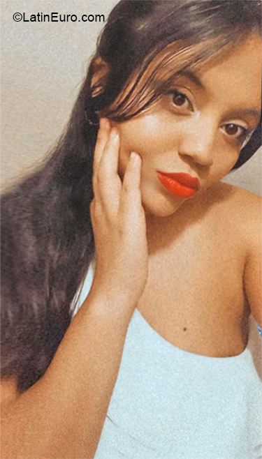 Date this charming Argentina girl Karen from Corrientes AR473