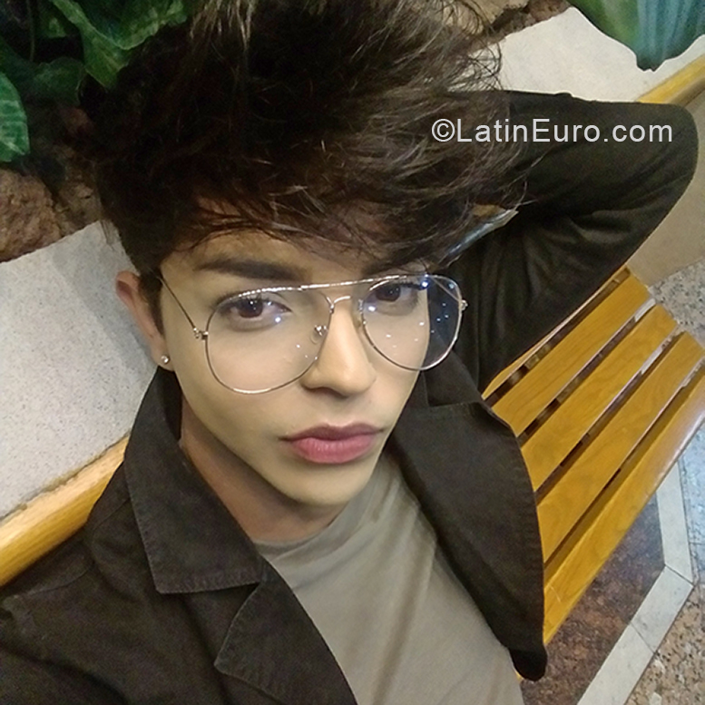 Date this voluptuous Mexico man Mauricio from AGUASCALIENTES MX1983