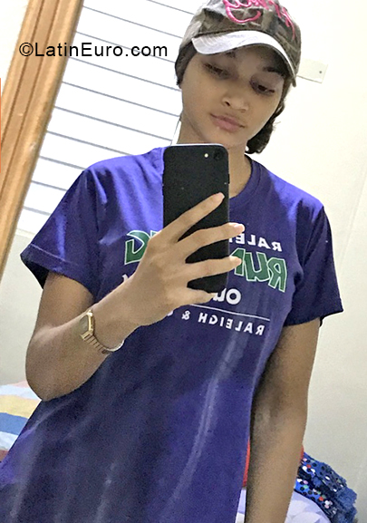 Date this foxy Dominican Republic girl Maria from Santo Domingo DO38512