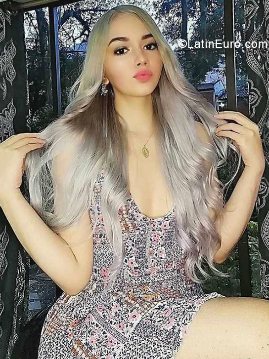 Date this fun Colombia girl Daniela from Medellin CO28147