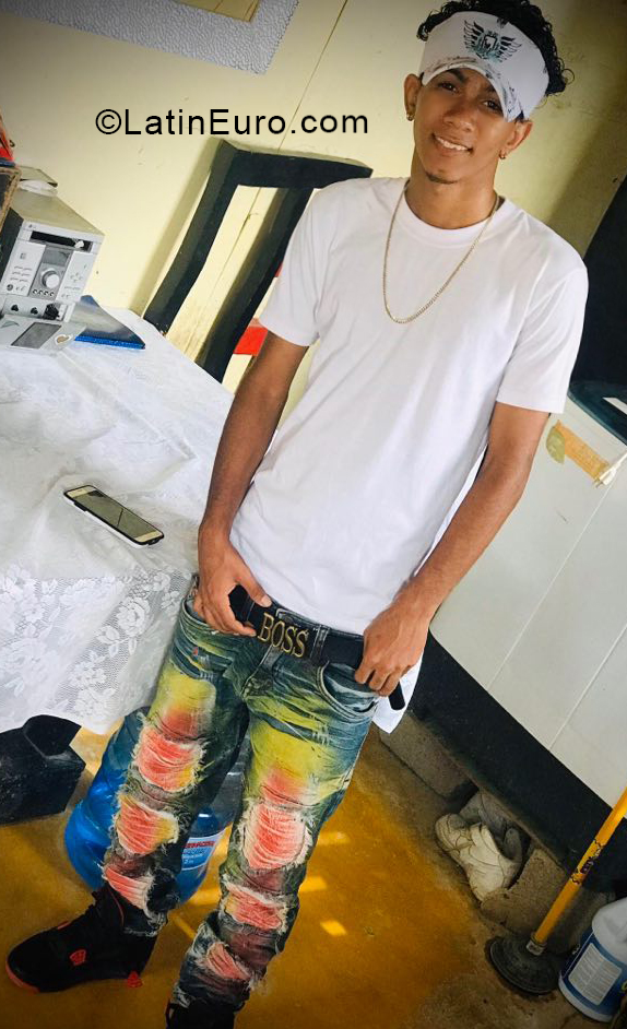 Date this happy Dominican Republic man Jefry from Santiago DO38522