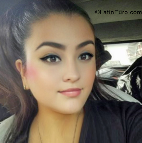 Date this young Colombia girl Lorena from Cali CO28205