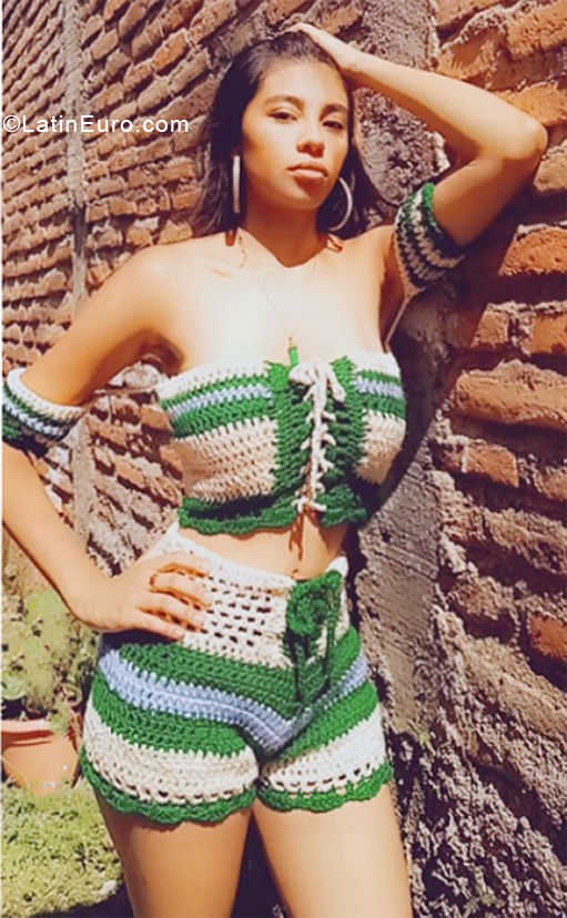 Date this delightful Honduras girl Evelin from Tegucigalpa HN2826