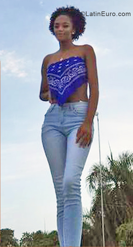 Date this stunning Dominican Republic girl Veruschka from Santo Domingo DO38556