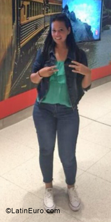 Date this sultry Cuba girl Yanelis from Bayamo CU715