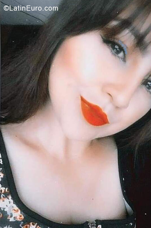 Date this lovely Ecuador girl Mary from Quito EC574