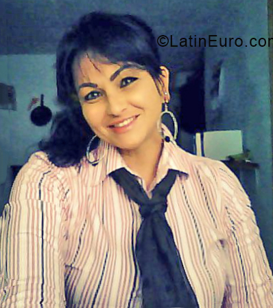 Date this happy Colombia girl Yanet from Medellin CO28255