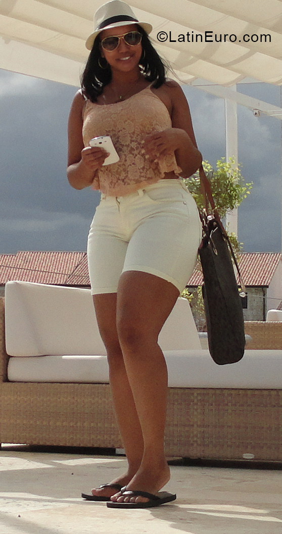 Date this young Dominican Republic girl Yen from Santo Domingo DO38573