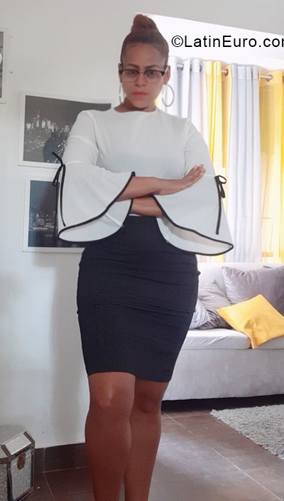 Date this foxy Dominican Republic girl Bethania Jimene from Santo Domingo DO38584