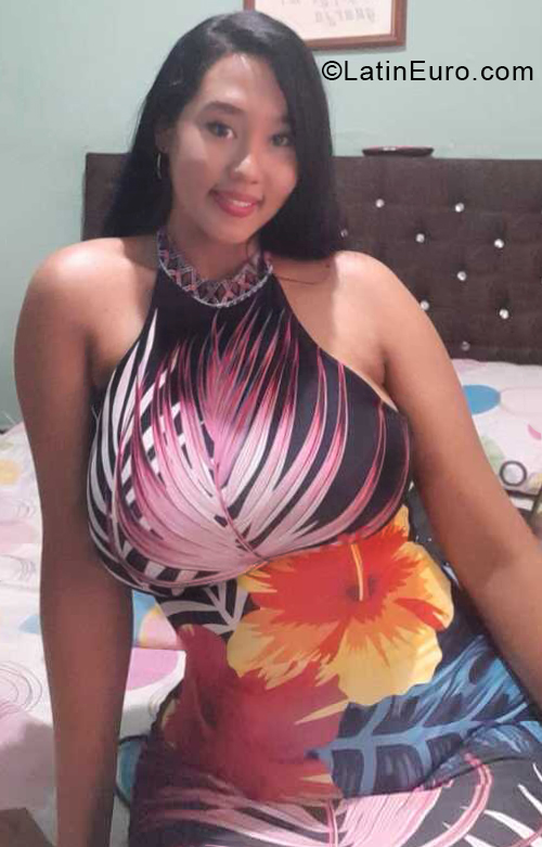Date this athletic Colombia girl Camila from Cali CO28354