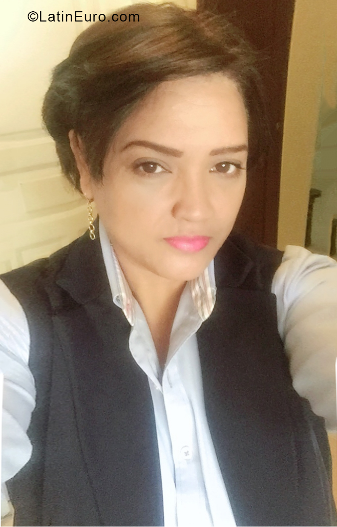 Date this cute Dominican Republic girl Anllely from Santo Domingo DO38636