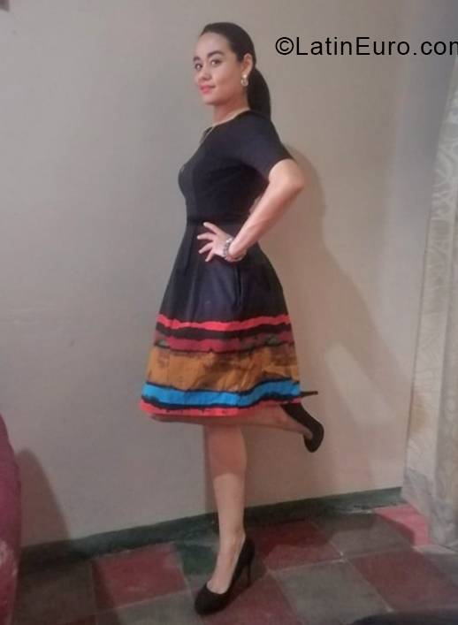 Date this fun Honduras girl Gabriela Cruz from Tegucigalpa HN2837