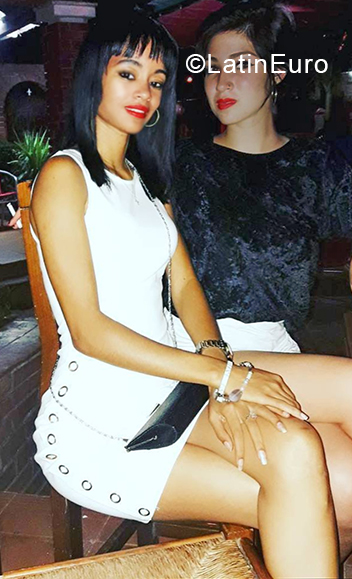 Date this foxy Cuba girl Karol from Havana CU721