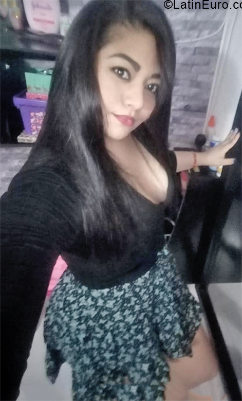 Date this stunning Colombia girl Yulian from Barranquilla CO28428