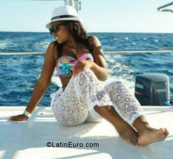 Date this stunning Dominican Republic girl Diana from La Romana DO38692