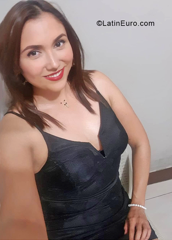 Date this happy Venezuela girl Yexika from Puerto Ordaz VE3458