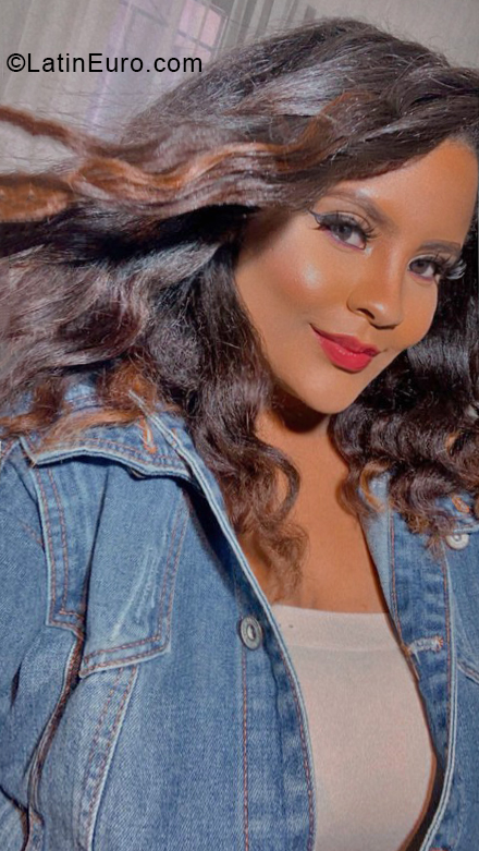 Date this tall Colombia girl Celeste from Cali CO28481