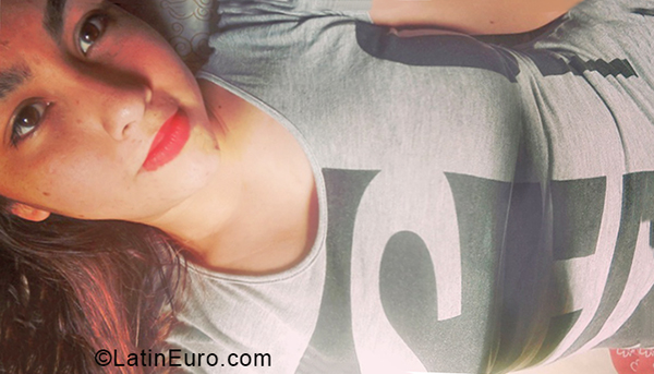 Date this hot Colombia girl Yineth from Bogoota CO28536