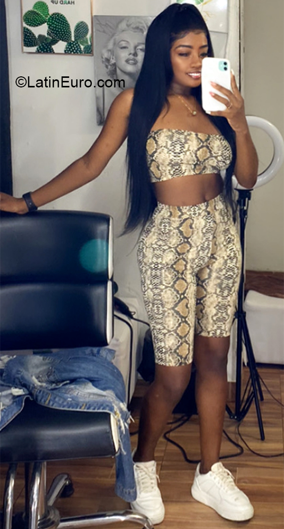 Date this happy Colombia girl Jensi from Cali CO28593