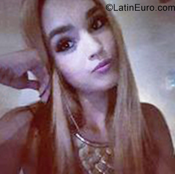 Date this gorgeous Venezuela girl Silvia from Maracaibo VE3514