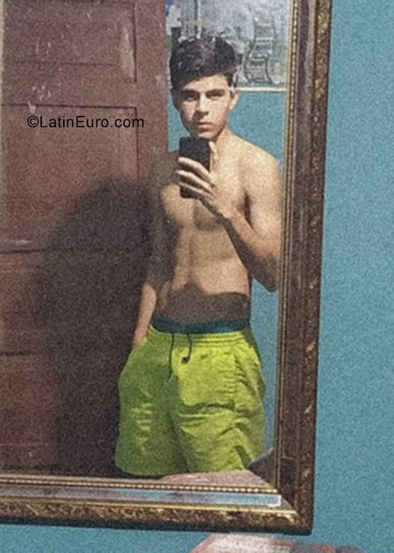 Date this hot Peru man Jhon frank from Rioja PE1682