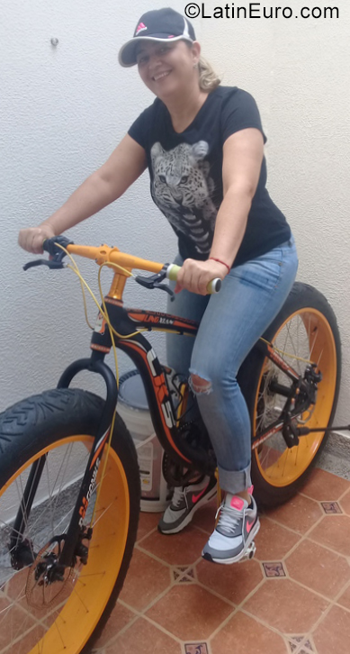 Date this funny Colombia girl Maria from Pereira CO28752