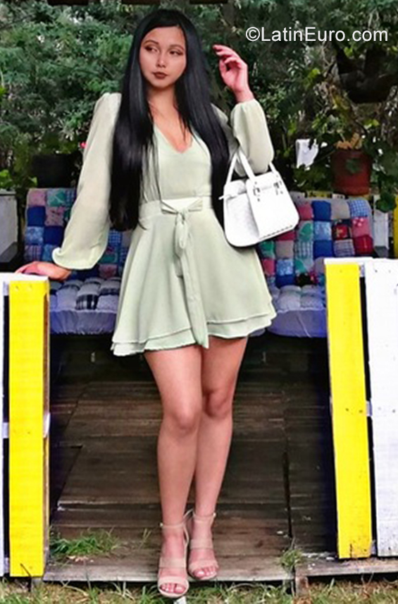 Date this sultry Colombia girl Paula from Bogota CO31215