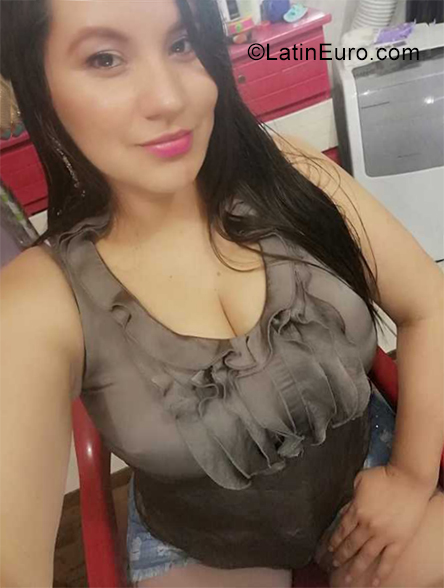 Date this sultry Ecuador girl Katty from Guayaquil EC652