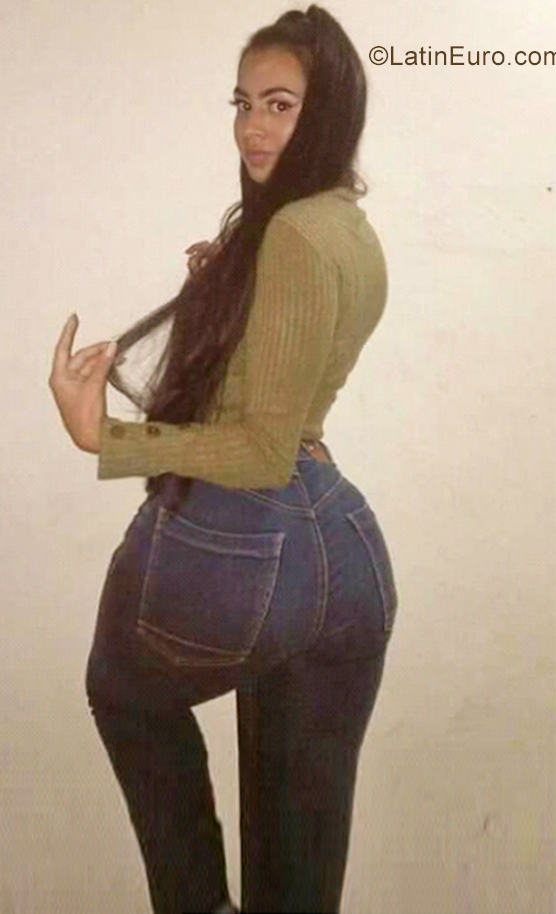 Date this good-looking Colombia girl Dayana from Medellin CO28940