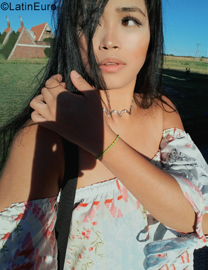 Date this foxy Argentina girl Gabriela from Buenos Aires AR853