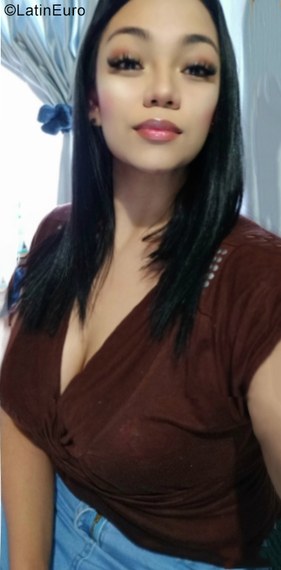 Date this happy Colombia girl Adrina from Bogota CO29082