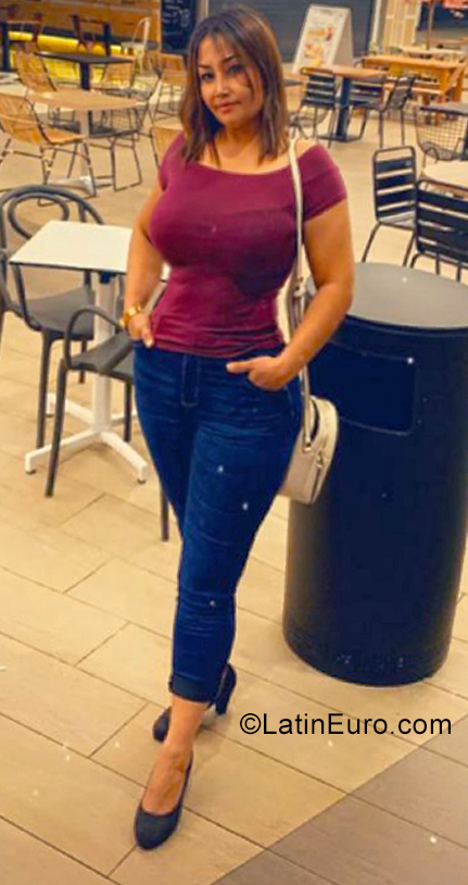 Date this lovely Spain girl Luz from Madrid ES576